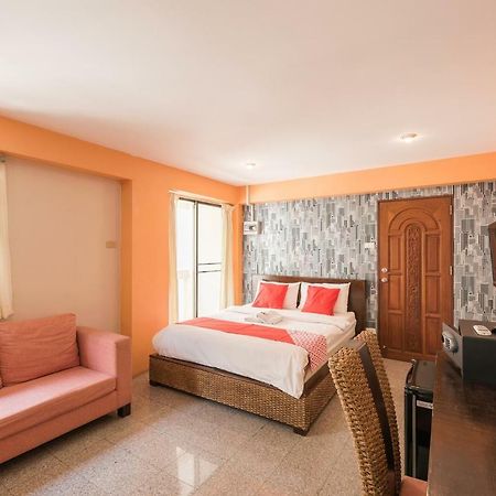 Oyo 110 Old Town Hotel バンコク都 エクステリア 写真
