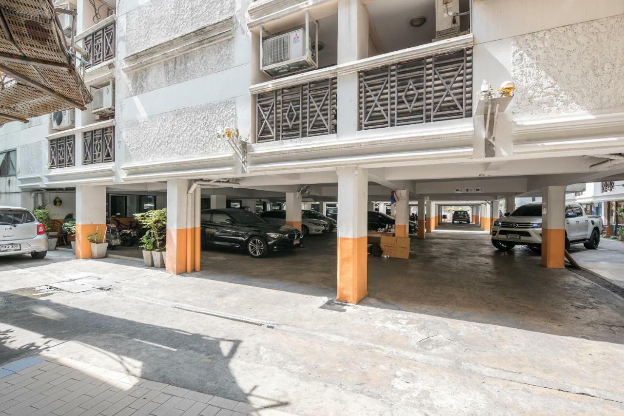 Oyo 110 Old Town Hotel バンコク都 エクステリア 写真
