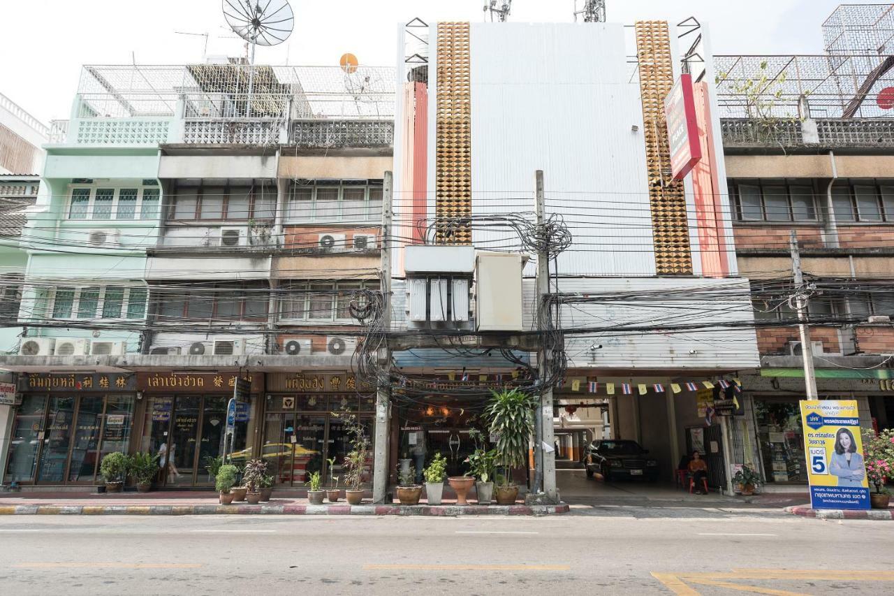 Oyo 110 Old Town Hotel バンコク都 エクステリア 写真