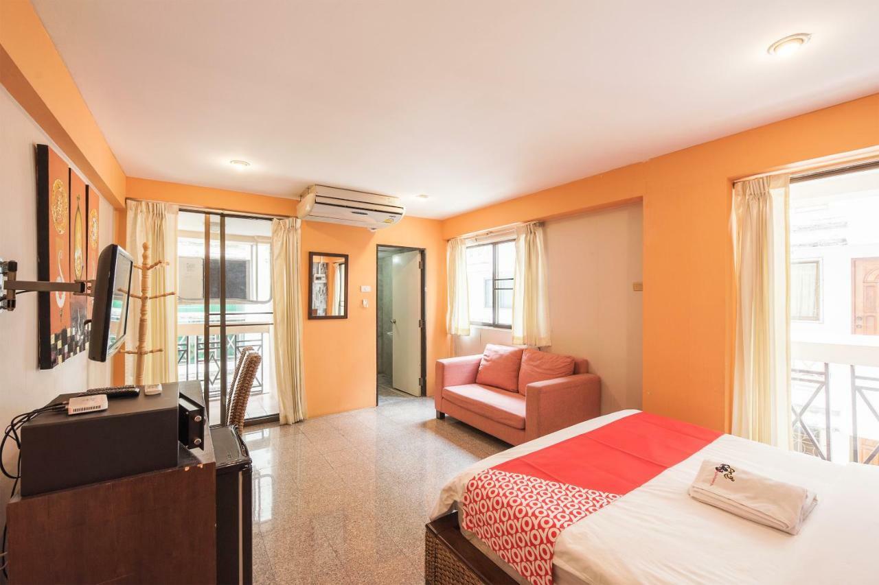 Oyo 110 Old Town Hotel バンコク都 エクステリア 写真
