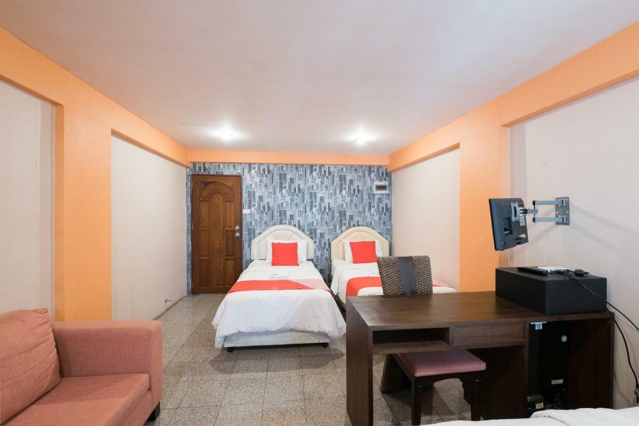 Oyo 110 Old Town Hotel バンコク都 エクステリア 写真